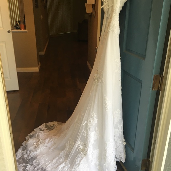 Brand new Alfred Angelo wedding dress - Picture 2 of 8
